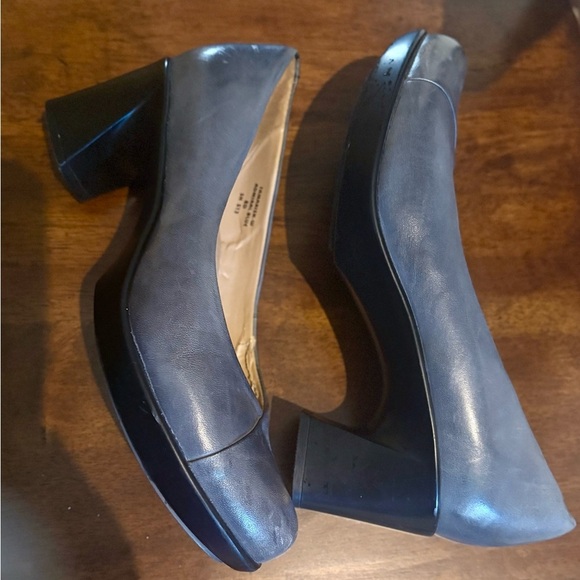 Earth Admiral Blue Leather Women's Heels - Picture 6 of 14